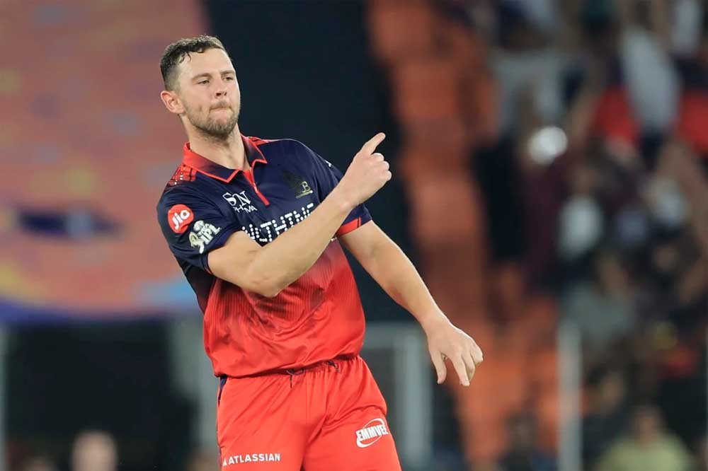 वॉशिंगटन सुंदर के दमदार पचासे से गुजरात टाइटंस 156 रन तक पहुंची, RCB को मिला चुनौतीपूर्ण लक्ष्य