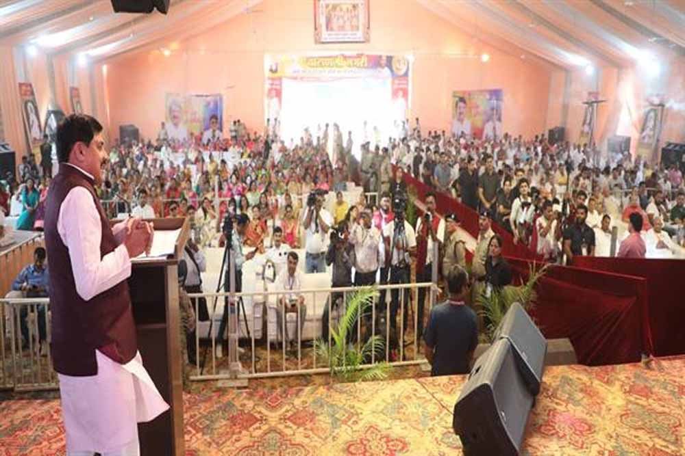 संत और सनातन संस्कृति ही समाज को दिखाते हैं सही दिशा : मुख्यमंत्री डॉ. यादव