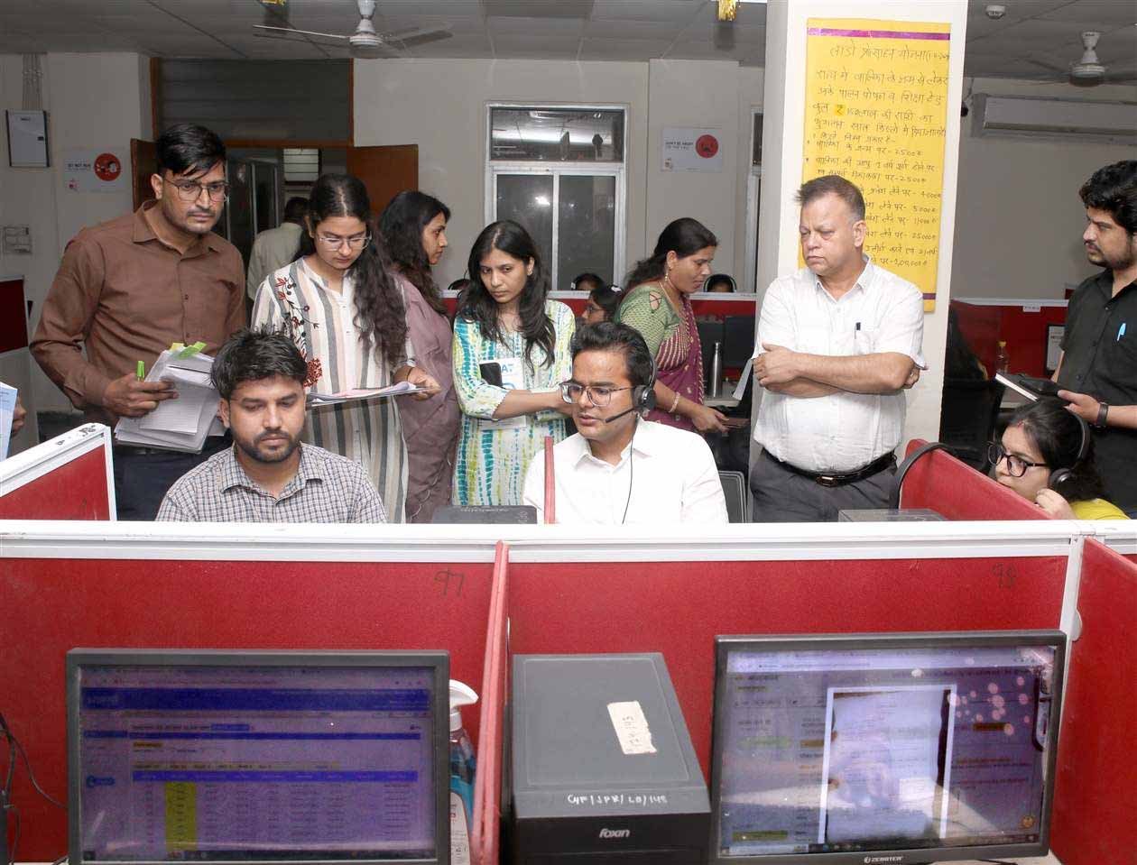 181 हेल्पलाइन पर त्वरित समाधान की समीक्षा, नथमल डिडेल ने लंबित मामलों पर जताई सख्ती
