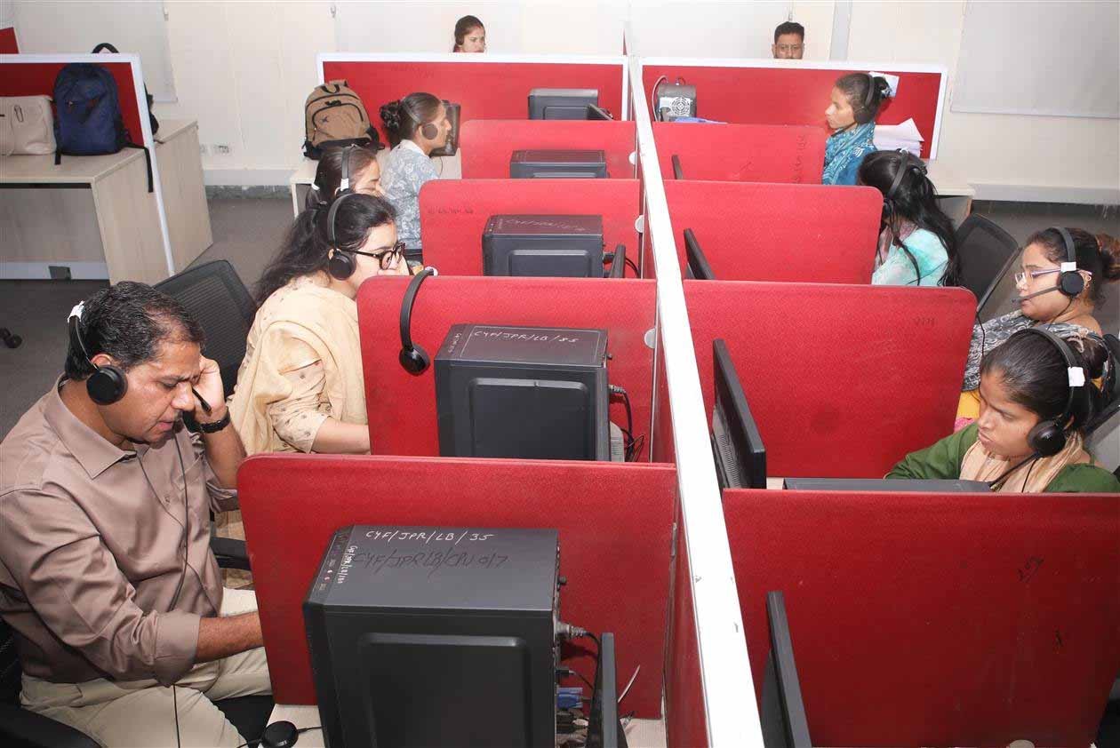 जैसलमेर में कॉल सेंटर निरीक्षण: पेयजल और बिजली शिकायतों का तुरंत समाधान