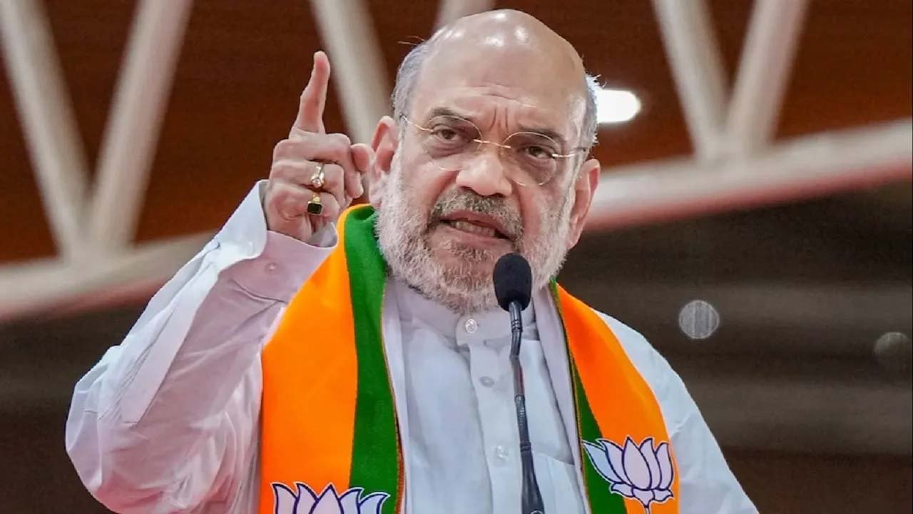 महाराष्ट्र राजनीति: उद्धव गुट में बगावत, 6 सांसद मीटिंग से गायब, नोटिस जारी