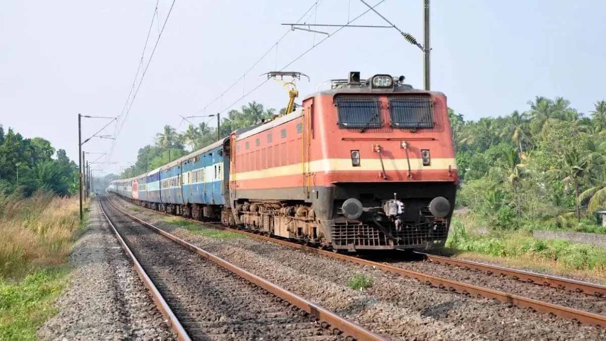 यात्रियों के लिए बड़ी सौगात: छपरा-दिल्ली और मऊ-दिल्ली एक्सप्रेस सेवा का शुभारंभ, मेमू ट्रेन का 