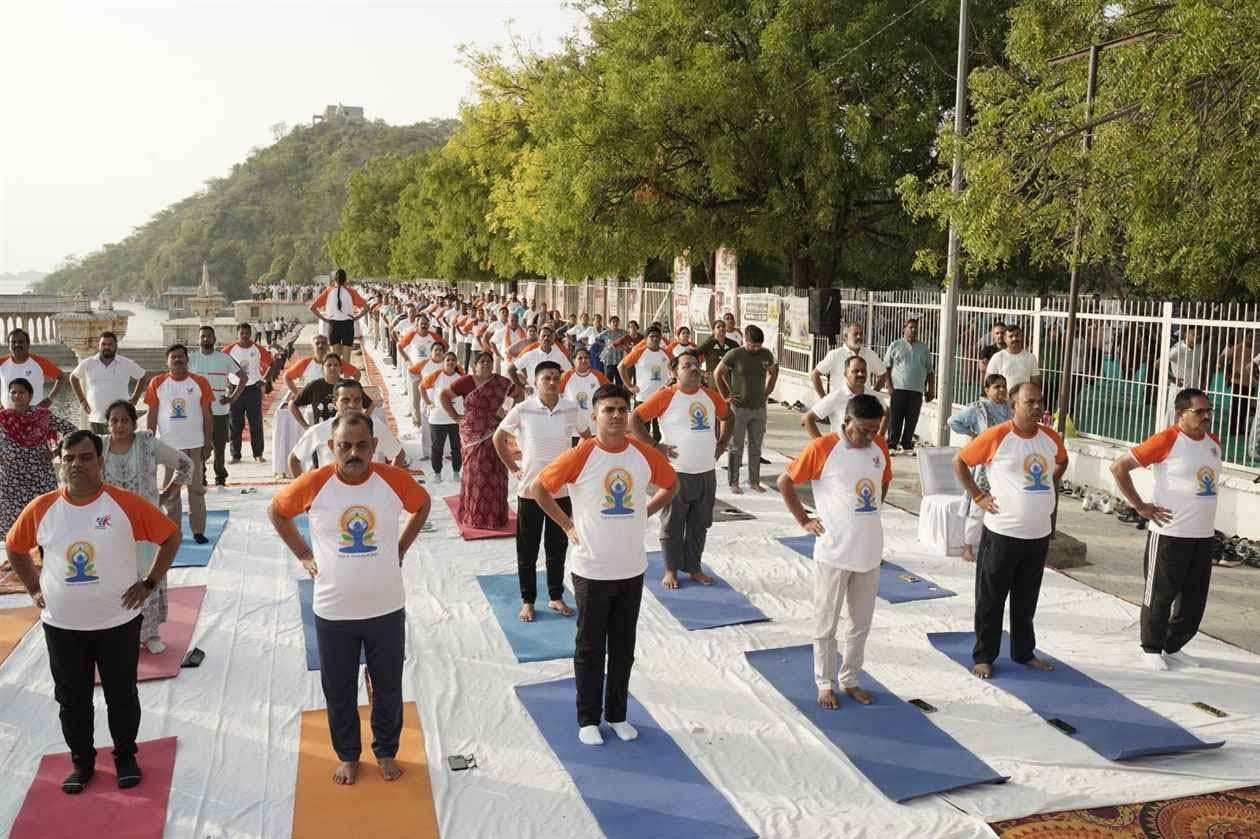 नौ चौकी पाल पर अंतरराष्ट्रीय योग दिवस का आयोजन, जनप्रतिनिधियों और हजारों नागरिकों की भागीदारी
