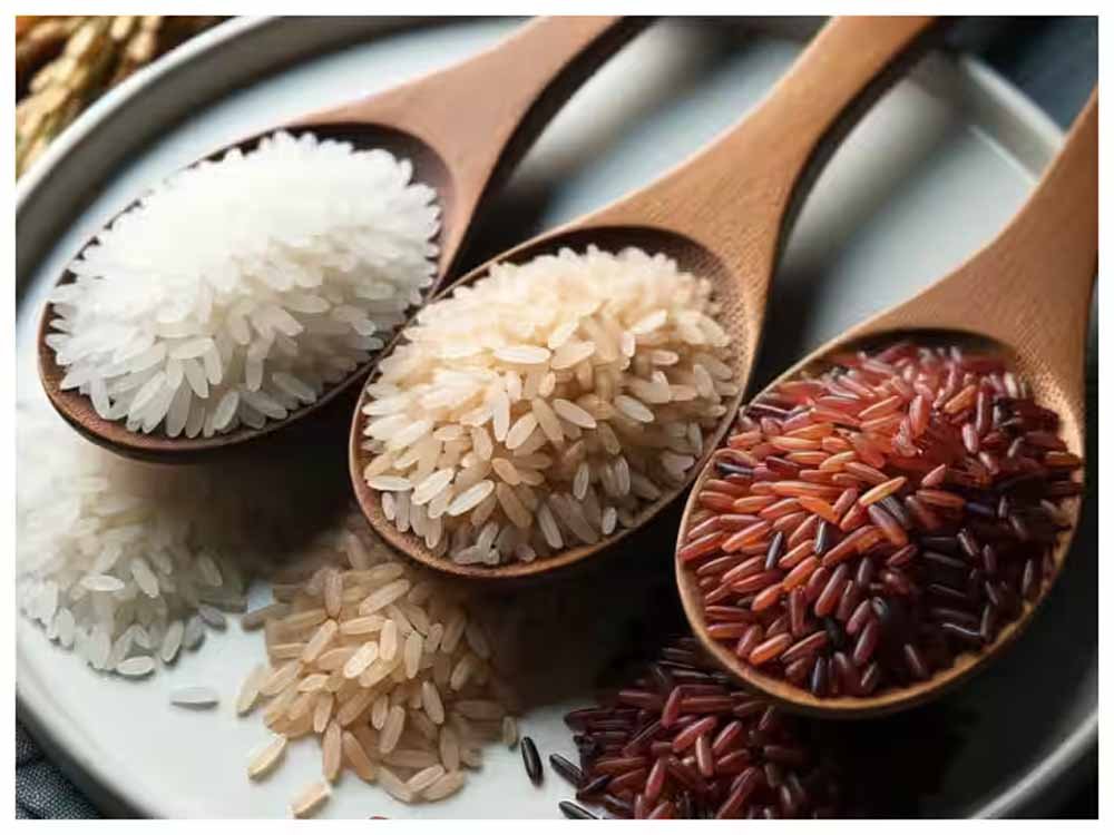 सफेद, ब्राउन या रेड राइस: सेहत के लिए कौन सा चावल सबसे बेहतर?