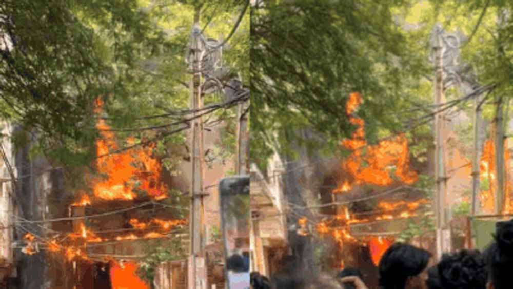 दिल्ली अग्निकांड अपडेट: बेसमेंट का दरवाजा बंद होने से बढ़ी तबाही, 37 लोगों को बचाया गया