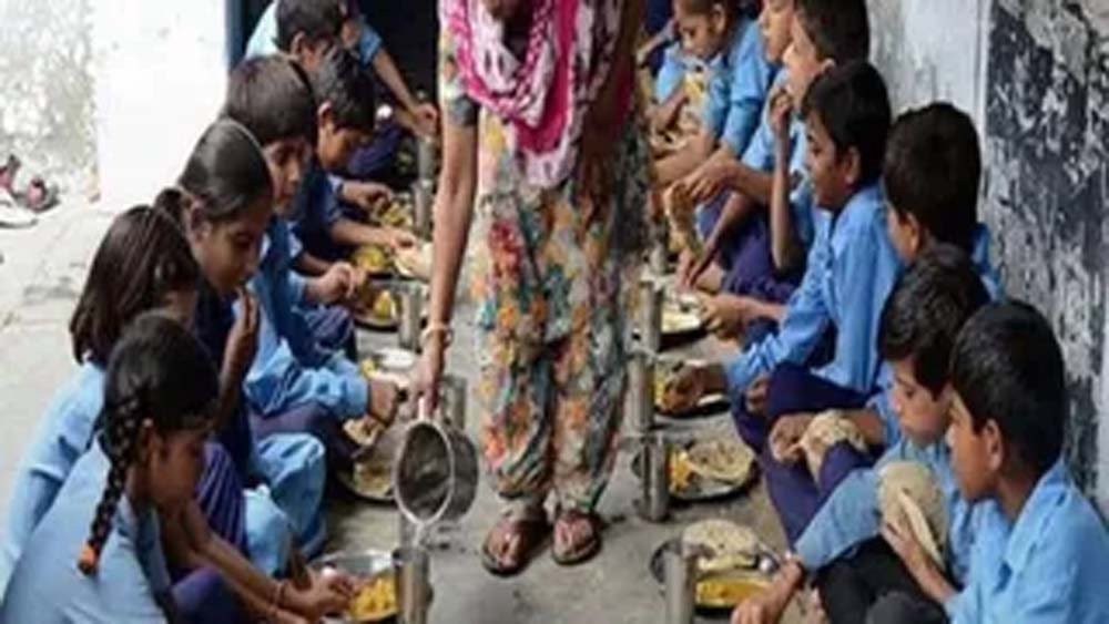 सरकारी स्कूलों के मिड-डे मील रसोइयों के लिए नया नियम, दस्तावेज अनिवार्य किए गए