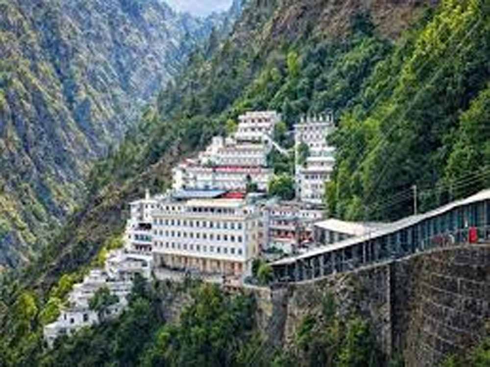 वैष्णो देवी दर्शन के लिए IRCTC का बजट टूर पैकेज, होटल और भोजन शामिल