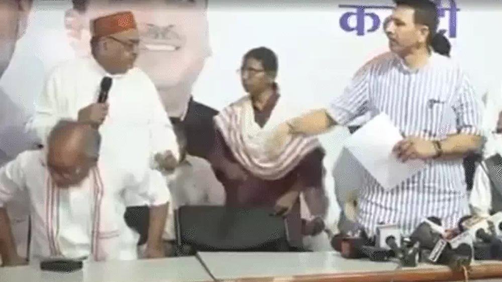 PCC दफ्तर का VIDEO बना चर्चा का विषय, दिग्विजय सिंह ने बदली सीट; पटवारी बोले- वे हमारे मार्गदर्