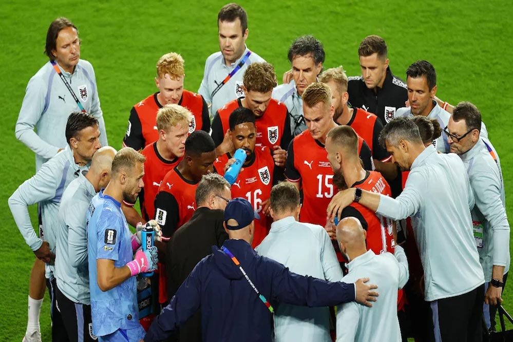 FIFA के अनिवार्य हाइड्रेशन ब्रेक्स पर बवाल, फैंस बोले- मैच का फ्लो हो रहा खराब, मजा हो रहा किरक