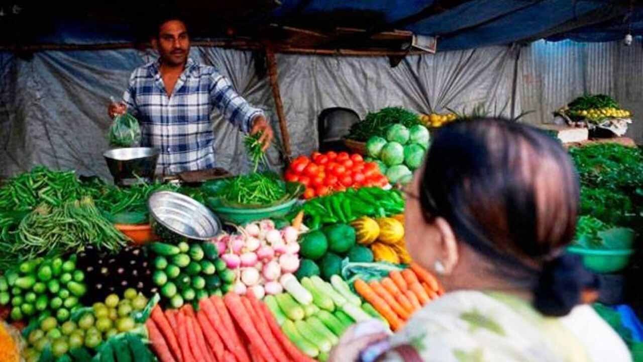 मानसून से पहले महंगाई का झटका, हरी सब्जियों के बढ़ते दामों ने बिगाड़ा रसोई का बजट