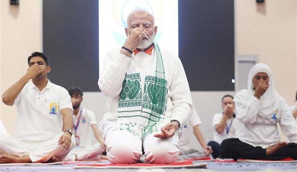 अंतरराष्ट्रीय योग दिवस का भव्य आयोजन: कोलकाता में पीएम मोदी की अगुवाई, दिल्ली में अक्षय कुमार भ