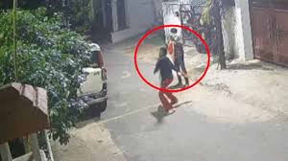 पुलिस हिरासत से भागा आरोपी सैफ मांडर में पकड़ा गया, फिर फायरिंग के बाद मुठभेड़ में पैर में लगी 
