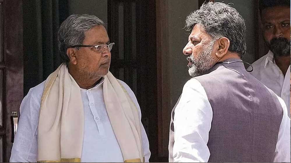 Karnataka Politics: डीके-सिद्धारमैया विवाद शांत कराने दिल्ली ने बनाया खास प्लान