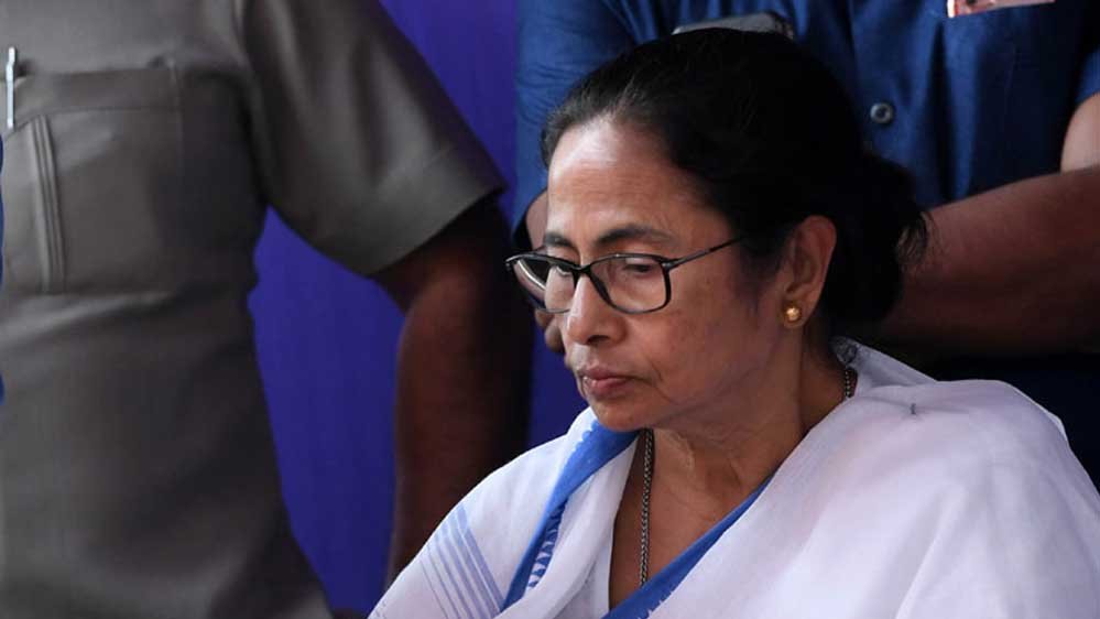 ममता बनर्जी को बड़ा झटका? TMC के 59 विधायक ऋतब्रत बनर्जी के खेमे में जाने की चर्चा