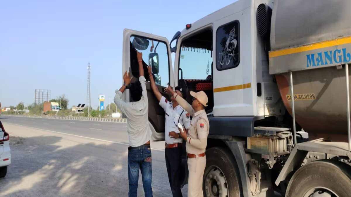 ब्लैक फिल्म, हूटर और फैंसी नंबर प्लेट वालों पर पुलिस सख्त