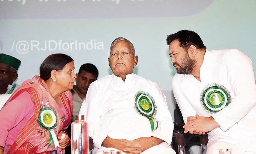 Z+ सुरक्षा हटाने पर बढ़ा सियासी बवाल, तेजस्वी यादव ने भी वापस की सरकारी सुरक्षा