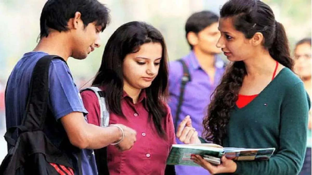 चार वर्षीय डिग्री में बड़ा बदलाव: पढ़ाई के साथ इंडस्ट्री एक्सपीरियंस अनिवार्य