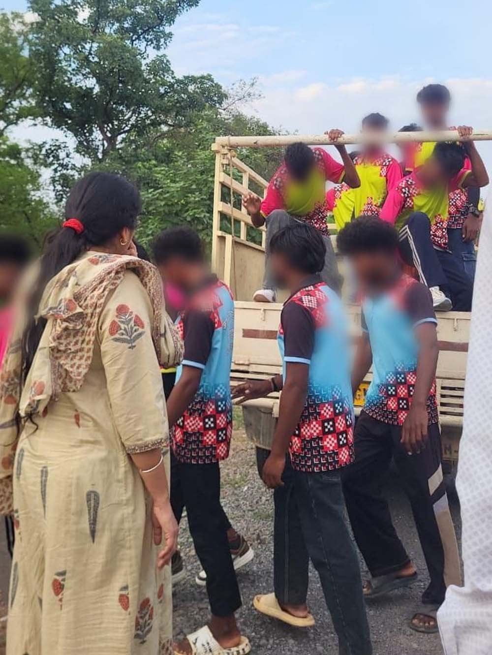 राज्य बाल अधिकार संरक्षण आयोग की कार्रवाई, पिकअप वाहन चालक पर जांच के आदेश