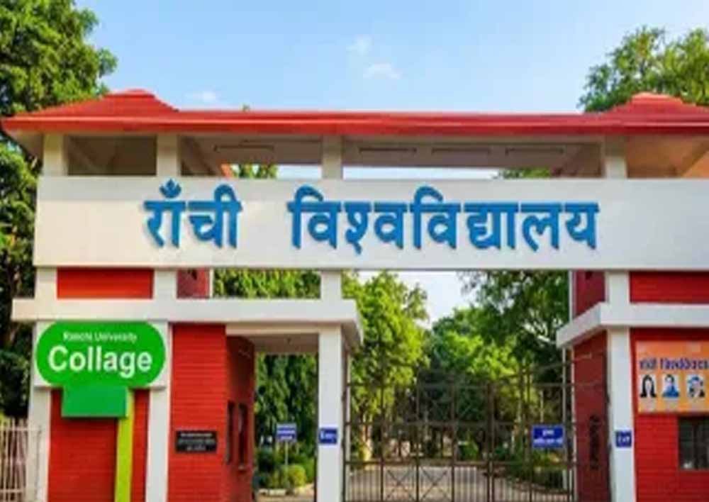 डिग्री में नाम का अनुवाद कर दिया! 'गुलाब' बने 'Rose', विश्वविद्यालय की लापरवाही उजागर
