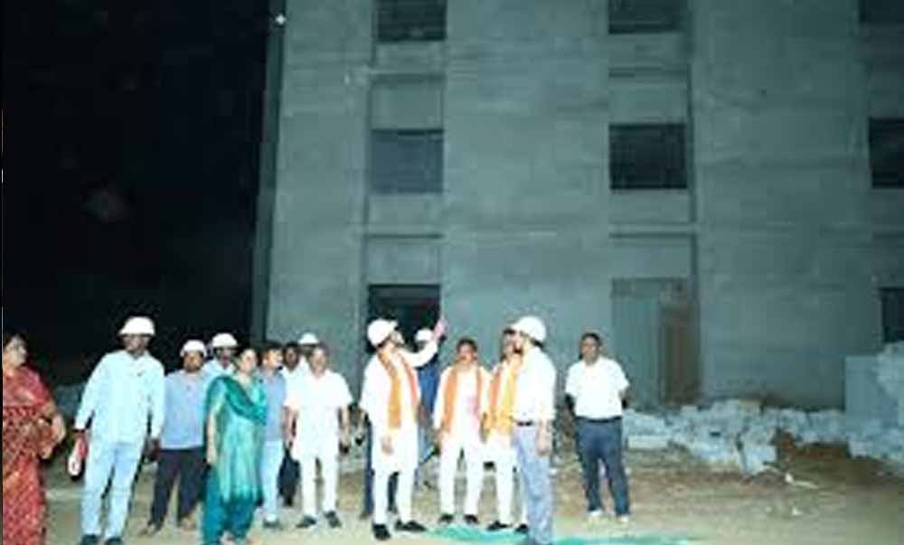 मेडिकल कॉलेज निर्माण कार्य का स्वास्थ्य मंत्री जायसवाल ने लिया जायजा, अधिकारियों को गुणवत्ता पर