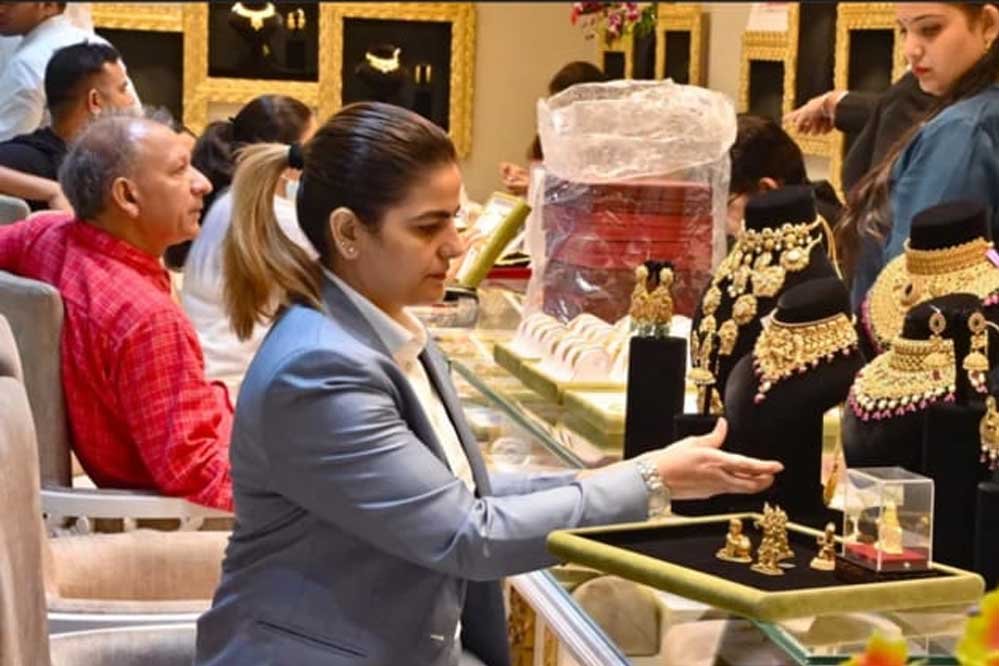 सोना-चांदी खरीदने का मौका! जून में गोल्ड ₹17,000 और सिल्वर ₹51,000 तक सस्ते, क्या है कारण?