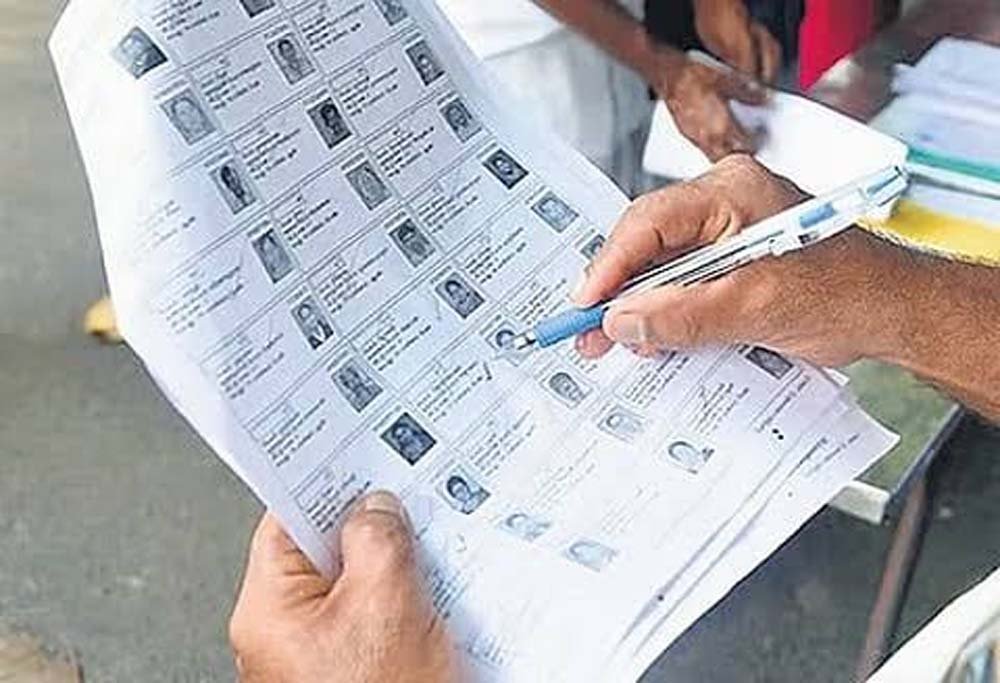 निर्वाचन कार्य में ढिलाई पर अधिकारियों पर सख्ती, वेतन रोकने के निर्देश