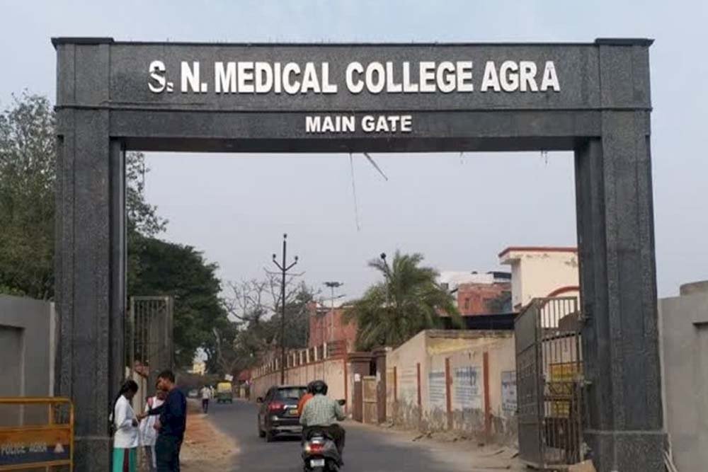एसएन मेडिकल कॉलेज के डॉक्टरों ने जीते गोल्ड और सिल्वर मेडल