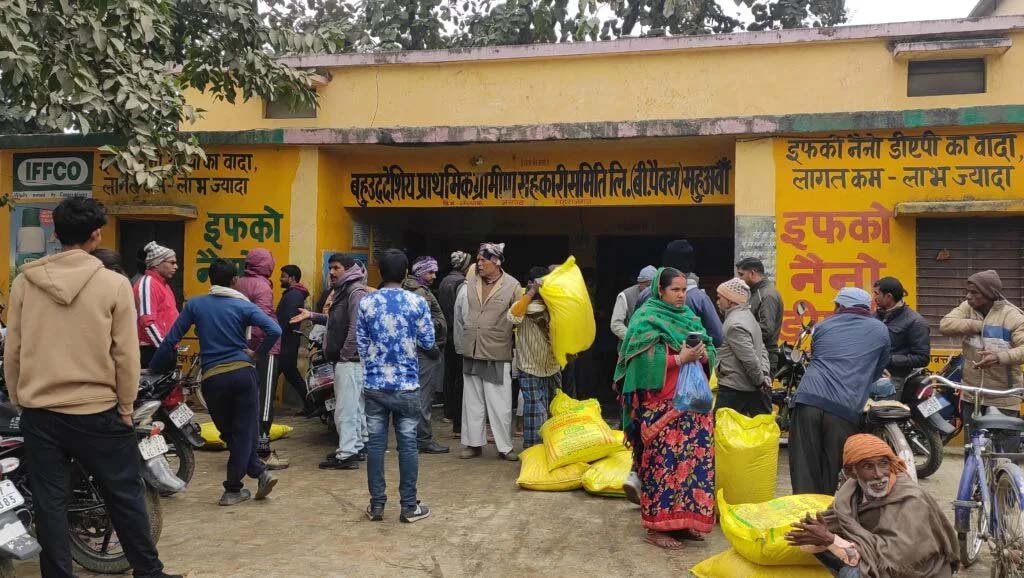 किसानों को राहत, खाद दुकानों पर रेट चार्ट लगाना हुआ अनिवार्य