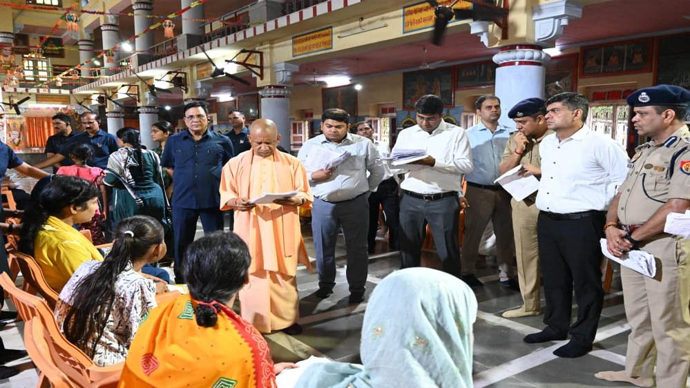 जनता दर्शन में आए लोगों से बोले सीएम - घबराइए मत, सबकी होगी भरपूर मदद