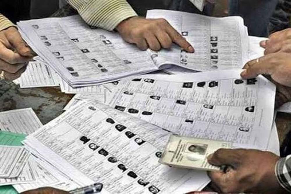 मतदाता सूची में नाम जांचें, अनमैप्ड वोटरों को भरना होगा नया इन्यूमरेशन फॉर्म अब