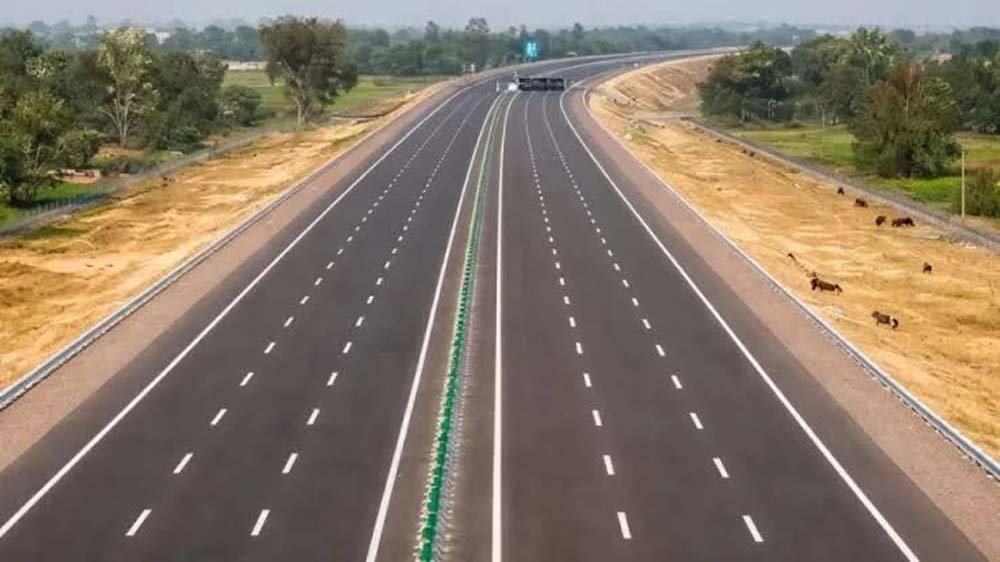 लखनऊ-कानपुर एक्सप्रेसवे पर मिलीं कई खामियां, रॉन्ग साइड वाहनों से बढ़ा खतरा