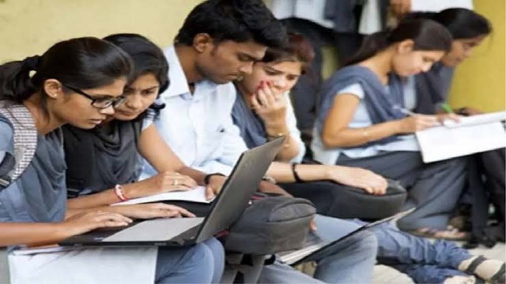 उत्तर प्रदेश बना उच्च शिक्षा में नंबर-1, 72.7 लाख छात्रों का नामांकन, लेकिन चुनौती अभी बाकी