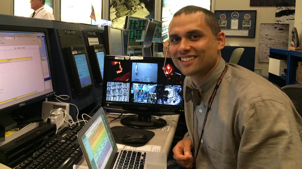 NASA ISS Mission: भारतीय मूल के फिजिशियन डॉ. अनिल मेनन की नई उड़ान, पत्नी भी हैं अंतरिक्ष यात्र