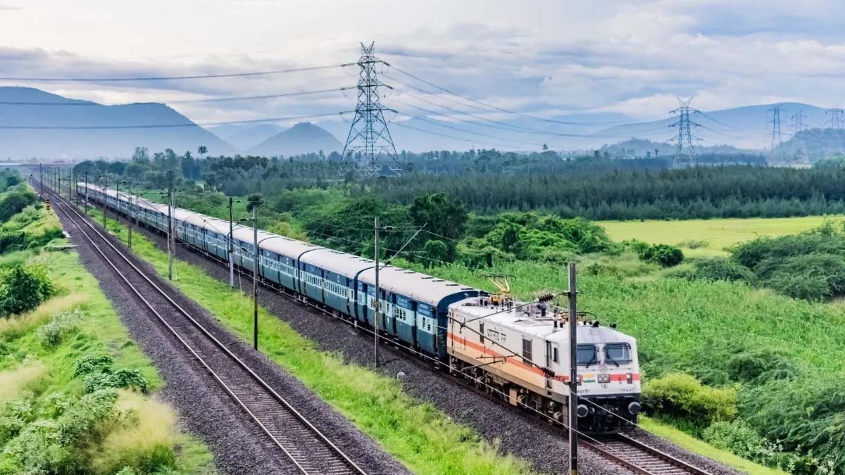 देवघर जाने वाले भक्तों के लिए रेलवे की खास सुविधा, स्पेशल ट्रेनें शुरू