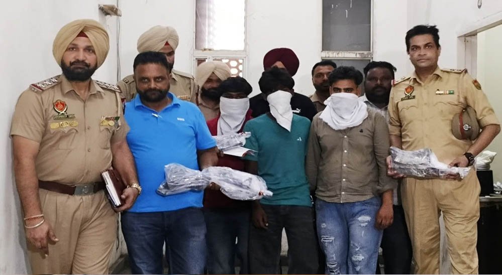 अमृतसर में पंजाब पुलिस का बड़ा ऑपरेशन, कथित आतंकी मॉड्यूल का भंडाफोड़; हथियार और ग्रेनेड जब्त