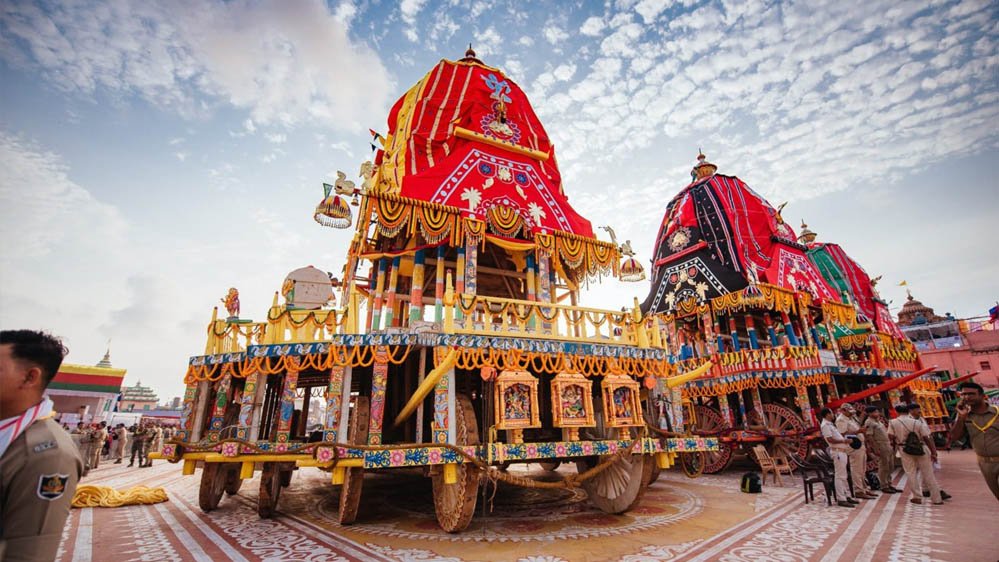 जगन्नाथ रथ यात्रा का अहम पड़ाव, आज श्रीमंदिर के समक्ष लाए जाएंगे तीनों रथ; कल होगी मौसीबाड़ी या