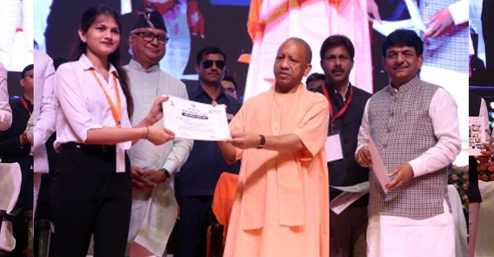 मुख्यमंत्री से सम्मान पाकर भावुक हुए युवा, बोले- सरकार की योजनाओं ने आत्मनिर्भर बनने का दिया अव