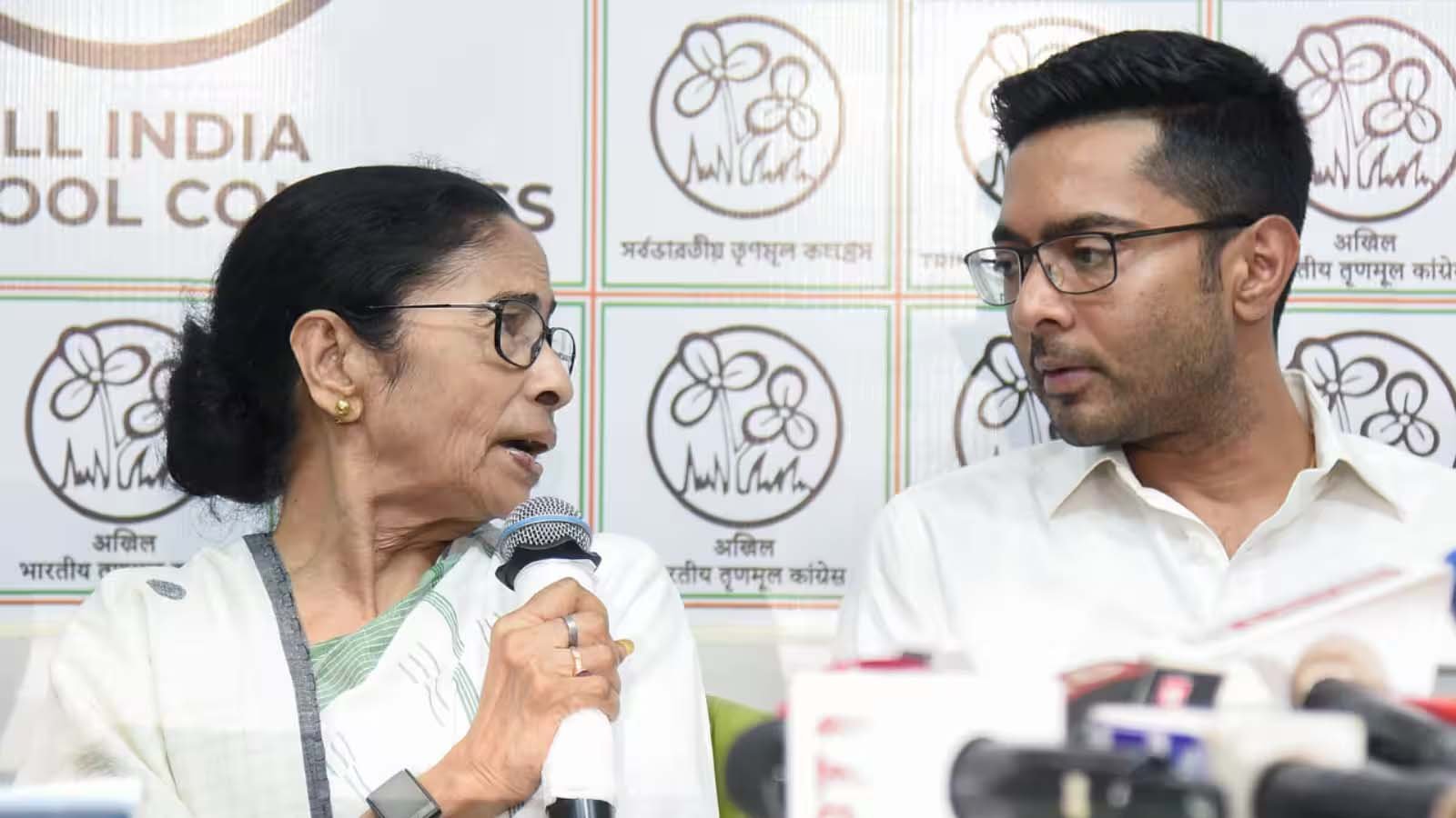 ममता-अभिषेक विवाद के बीच टीएमसी में बढ़ी अंदरूनी कलह