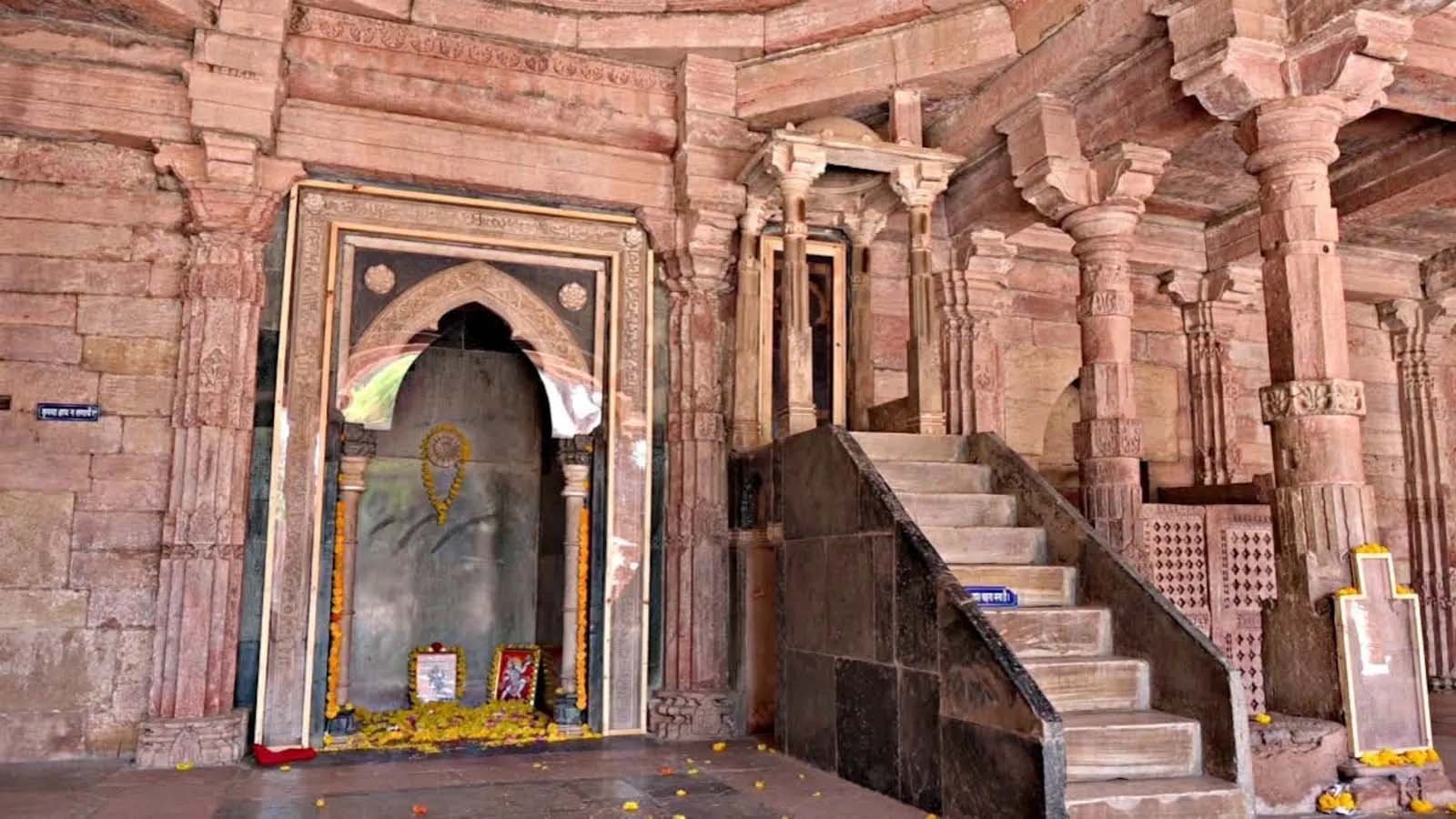 SC आदेश के बाद धार प्रशासन ने नमाज के लिए चालीसा पीर परिसर चुना