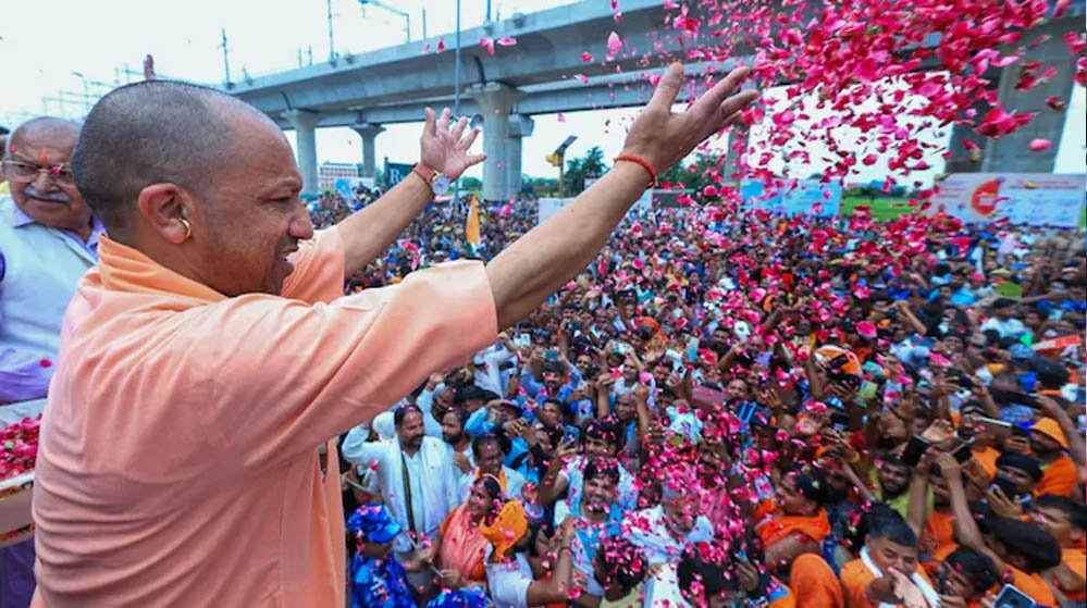 कांवड़ यात्रा की तैयारियों पर CM योगी सख्त, गड्ढामुक्त सड़कें, झाड़ियों की सफाई और रूट व्यवस्था