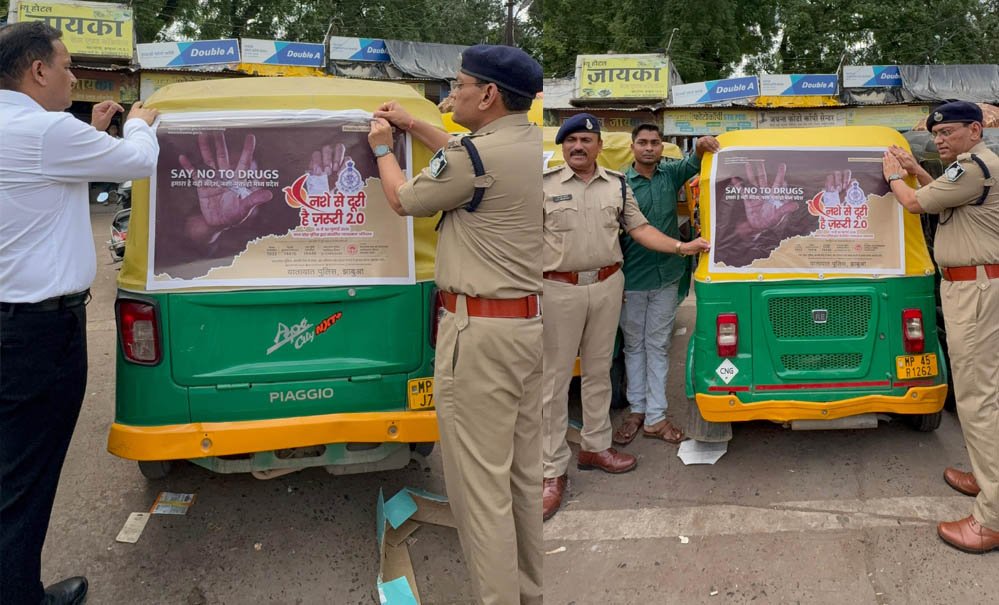 झाबुआ पुलिस का जनजागरूकता अभियान, SP ने नशामुक्ति संदेशों के साथ ऑटो-वाहनों को बनाया जागरूकता क