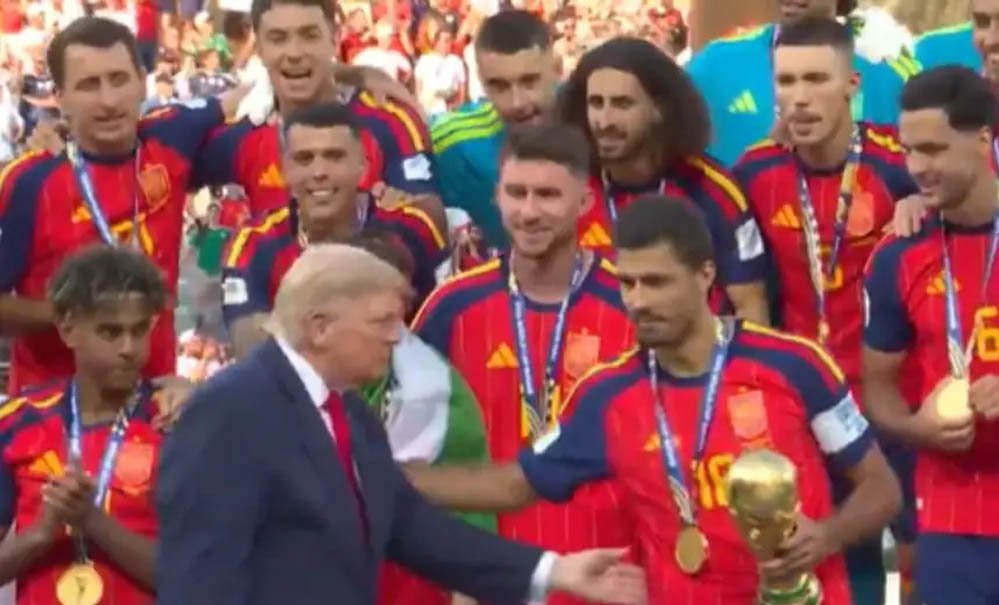 स्पेन की जीत के जश्न में ट्रंप की एंट्री बनी चर्चा का विषय, FIFA अध्यक्ष ने मंच से हटाया