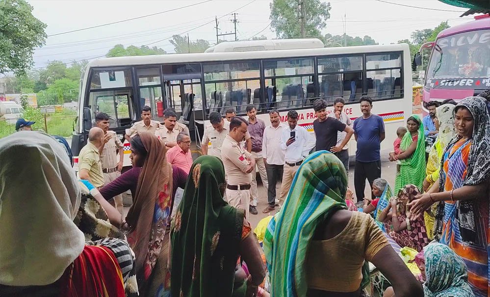 केन-बेतवा लिंक परियोजना पर बढ़ा तनाव, प्रशासन ने चिता आंदोलन हटाया, प्रभावितों का अनशन अब भी जा