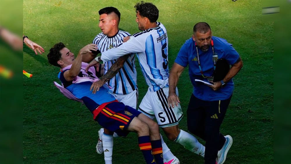 Argentina को बड़ा झटका! विश्व कप फाइनल के बाद खिलाड़ियों पर गिरेगी गाज, FIFA ने लिया एक्शन