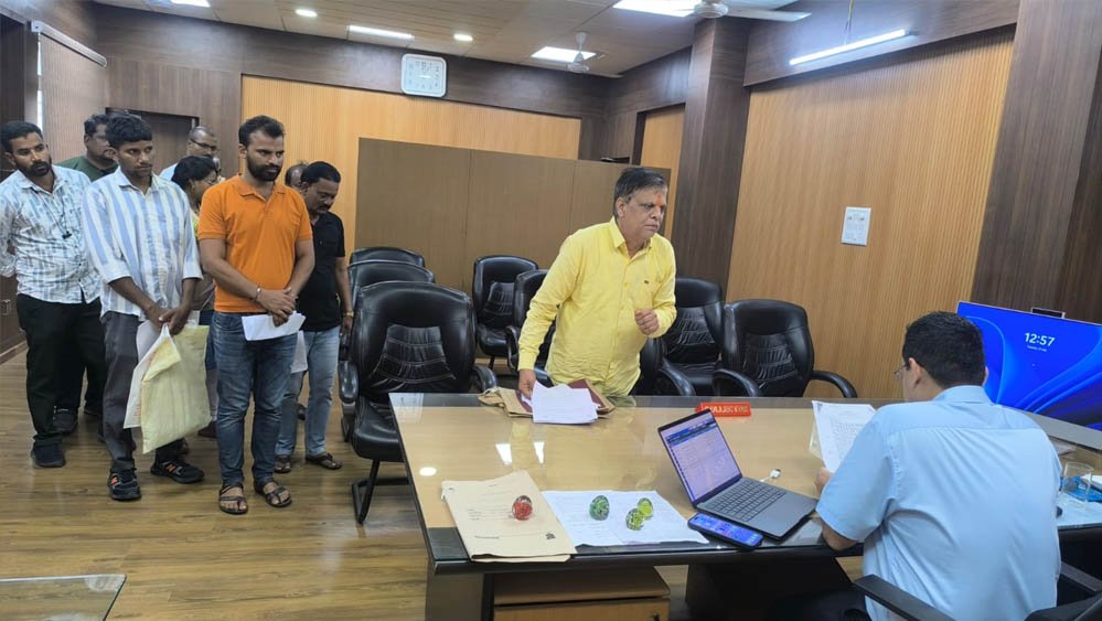 जनसुनवाई में कलेक्टर ने सुनीं 42 आवेदकों की समस्याएं
