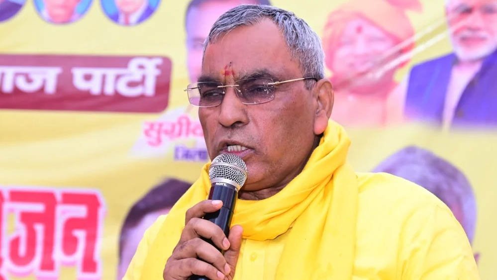 दलित महिला की जमीन से 'करंट वाले तार' तक... सपा सांसद के बहाने अखिलेश को राजभर ने घेरा
