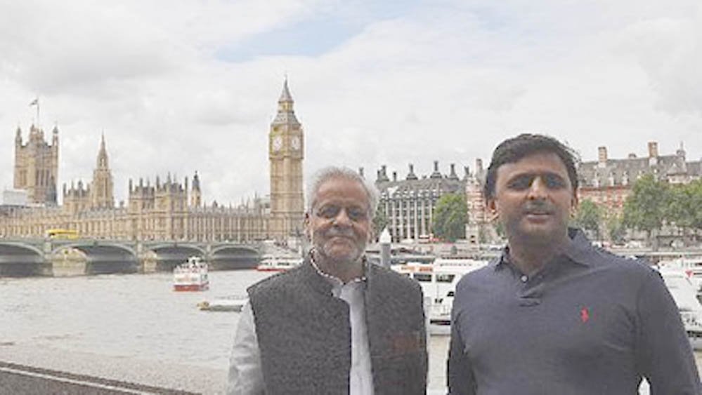 अखिलेश का लंदन दौरा बना चर्चा का विषय, सियासी गलियारों में तेज हुई अटकलें