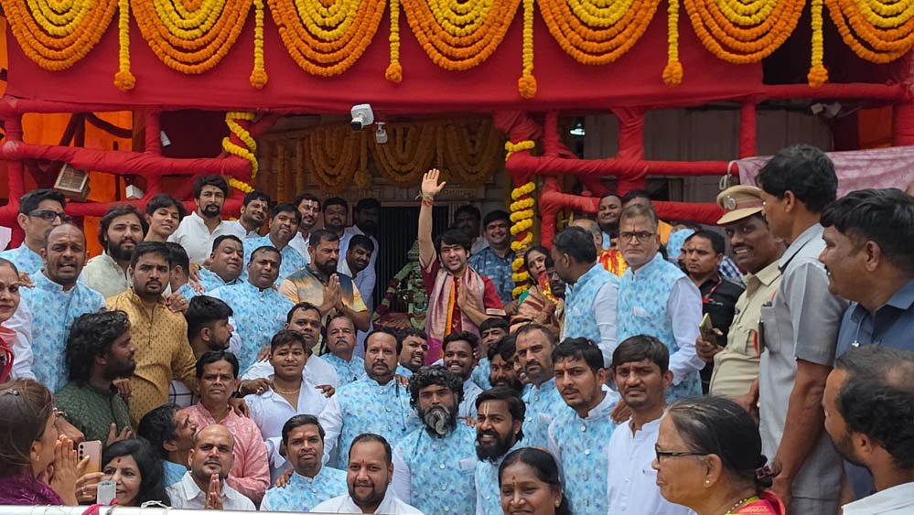 हैदराबाद में धीरेंद्र शास्त्री का बड़ा बयान, भाग्यलक्ष्मी मंदिर को लेकर कही राम मंदिर जैसी बात