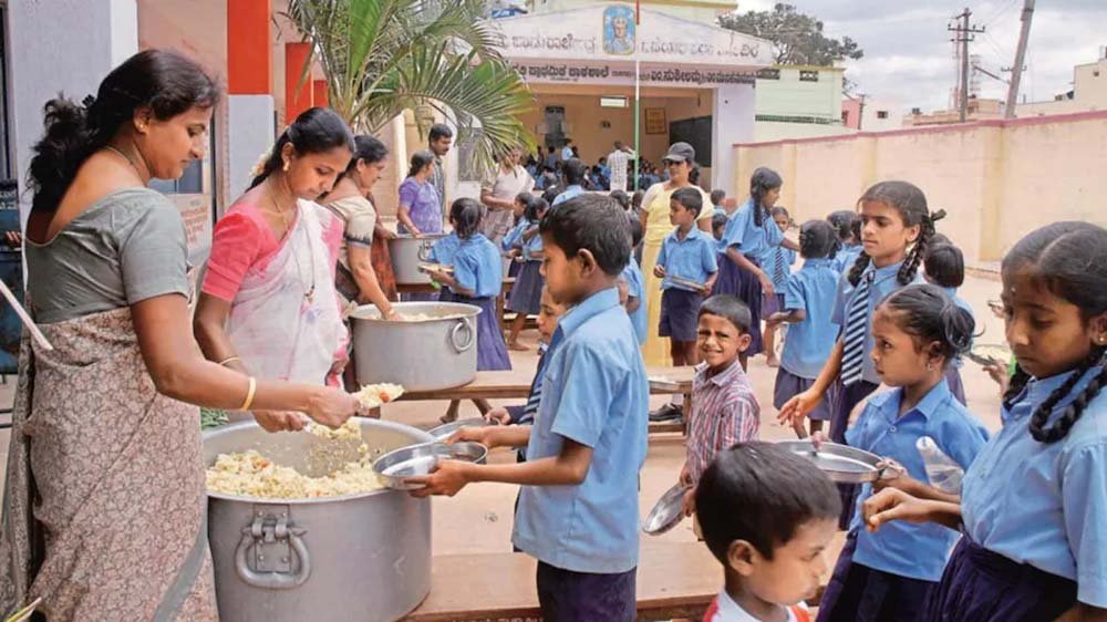 मध्याह्न भोजन राशि आवंटन बदलेगा, स्कूलों को जल्द मिलेगी नई व्यवस्था