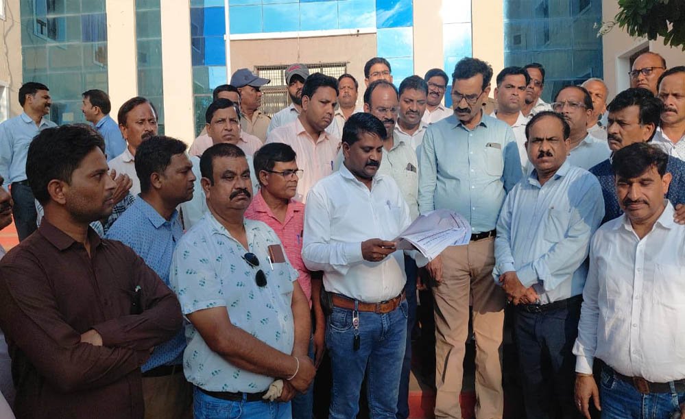 भोपाल के अजाक्स भवन में कथित अवैध कब्जे और तोड़फोड़ पर सख्त कार्रवाई की मांग तेज